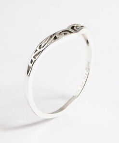 Swirl Detail Point Ring
