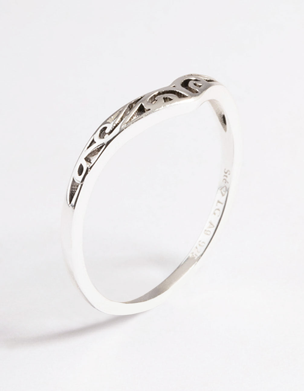 Swirl Detail Point Ring